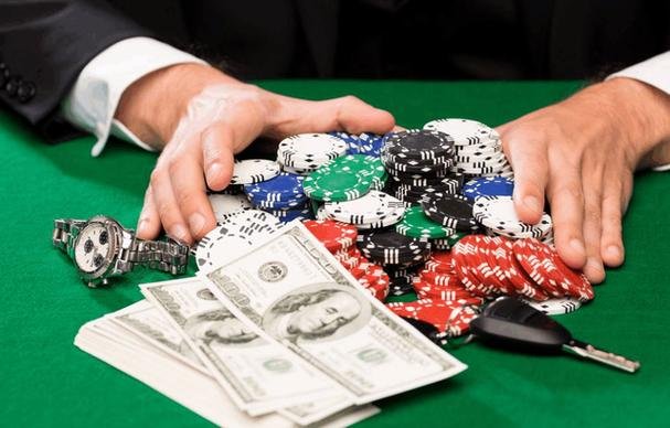 jaya casino ক্যাসিনোতে বাংলাদেশি খেলোয়াড় মোবাইলে স্লট গেম উপভোগ করছেন