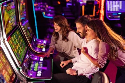 jaya casino প্ল্যাটফর্মে বাংলাদেশি ব্যবহারকারীরা মোবাইলে গেম উপভোগ করছেন